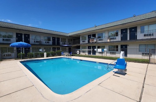Conroe Hotel | Motel 6-Conroe, TX