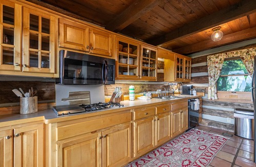 Banner Elk Cabin | Mount Ever-Rest: Great Mtn Views, hot tub, fire pit!