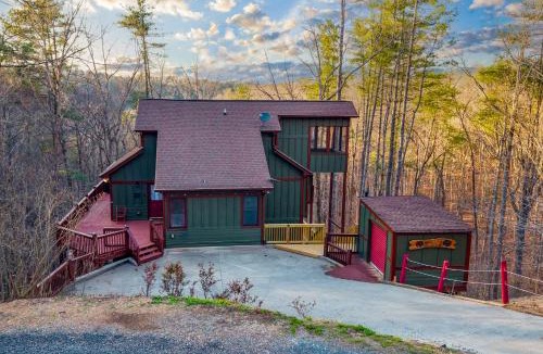 Talking Rock House | Mountain 4BR Cabin, Hot Tub, Theater & Pets OK
