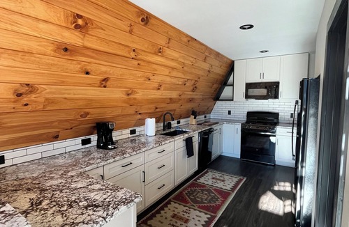 Burnsville Cabin | Mountain A-Frame with riverfront views