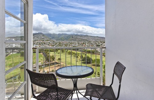 Waikiki Condo | Mountain and Golf Course Views! Washer/dryer, A/C, FREE Wi-Fi and Parking!