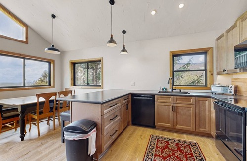 Seven Devils Ski Chalet | Mountain Bliss: Secluded Chalet with mountain views, Seven Devils, NC
