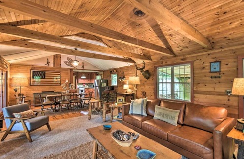 Mountain Rest House | Mountain Cabin w/Hot Tub + Pvt. Deck!