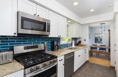 Weaverville House | Mountain Over Main Street 5 Min. to Downtown Weaverville, Fire Pit & Views!