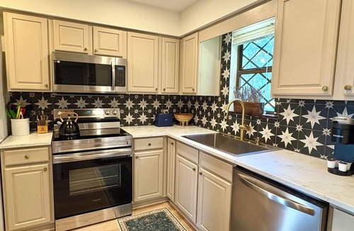 Burnsville Ski Chalet | Mountain Retreat: Near Mt. Mitchell & Blue Ridge Parkway. AMAZING VIEWS!