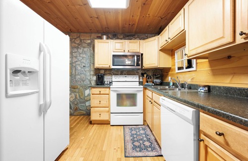 Charter Hills House | Mountain Stone Cabin by Creek with Hot Tub; 7 Mins to Skiing & Hiking