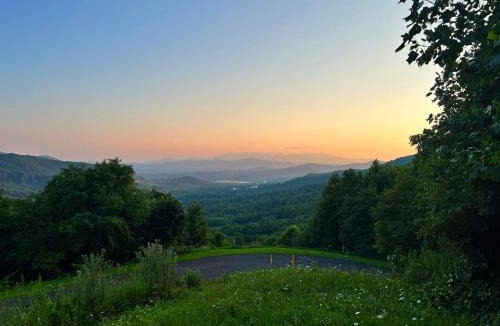 Altamont House | Mountain Top at Linville Falls