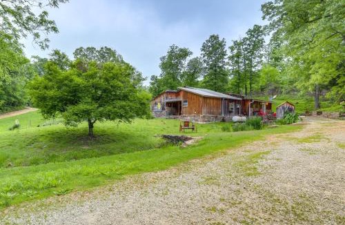 Mountain View House | Mountain-View Cabin on Farm: 3 Mi to Town & Shops