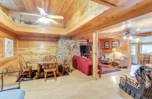 Mountain View House | Mountain-View Cabin on Farm: 3 Mi to Town & Shops