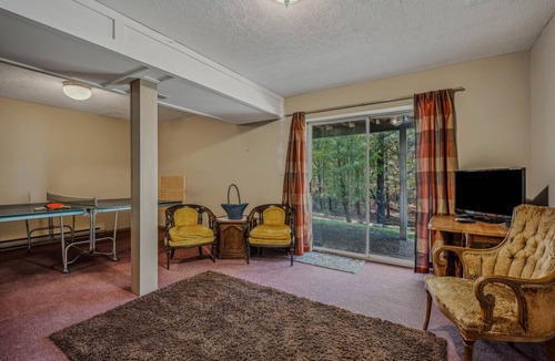 Berkeley Springs House | Mountain View - pets, grill, wifi, fire pit, screen porch, game room, deck, view