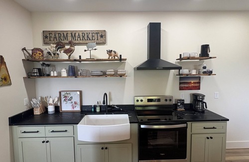 Lenoir House | Mountain View Rental 5 minutes to Historic Blowing Rock! Private Hot tub!