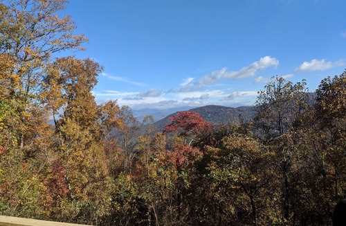 Skyland House | Mountain Views! Come stay for a while three month minimum rental!
