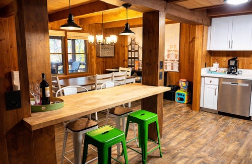 Cleveland Cabin | Mountain Views, Firepit, Arcade & Min to Helen