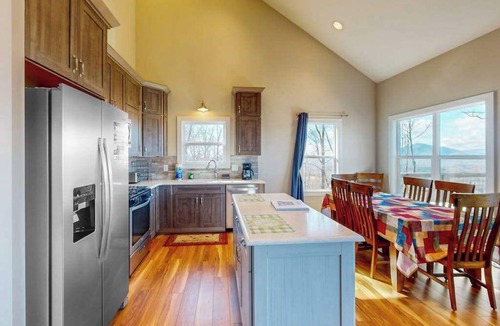 Clarkesville Cabin | Mountain Views Retreat