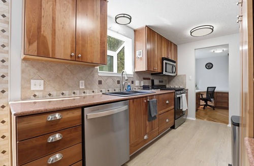 Fredericksburg House | Move-in ready! Mid-term stays only. Utilities included