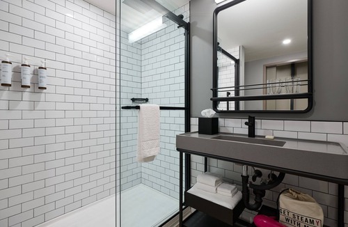 Downtown Charleston Hotel | Moxy Charleston Downtown
