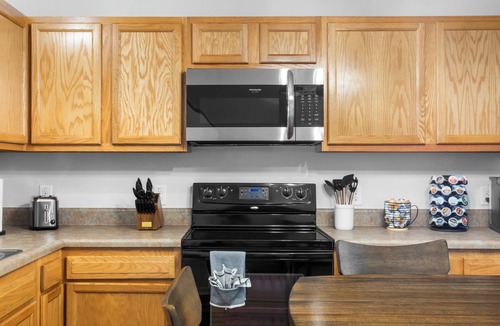 Jacksonville House | Ms. Doris Home · Near Base, Beach and Shops