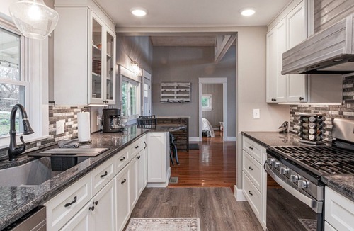 Hendersonville House | Mt. Hebron Home, Mt. vistas