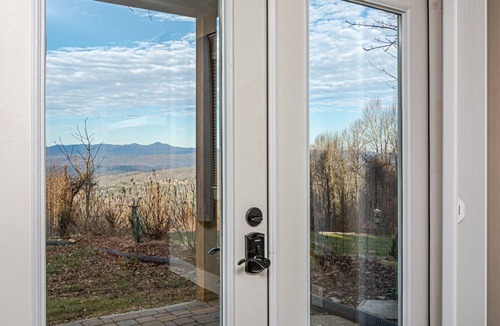 Hendersonville House | Mt. Hebron Home, Mt. vistas