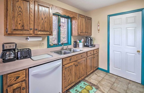 Burnsville Cottage | Mtn-view Burnsville Retreat 24 Mi to Ski Slopes!