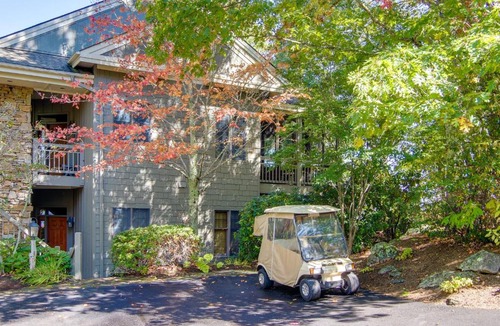 Mountain Air House | Mtn-View Condo w/Screened Porch in Burnsville!