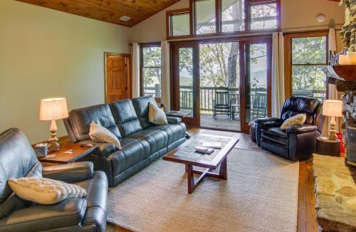 Mountain Air House | Mtn-View Condo w/Screened Porch in Burnsville!