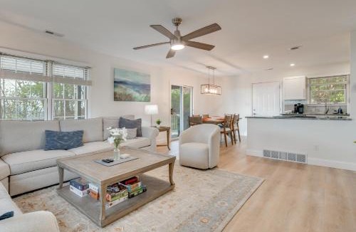 Laurel Park House | Mtn-View Deck! Modern Retreat Near Jump Off Rock