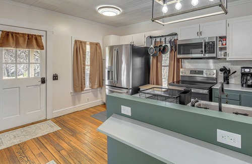 Providence House | Mtn Views, New River Access & 98 Acres: Galax Gem