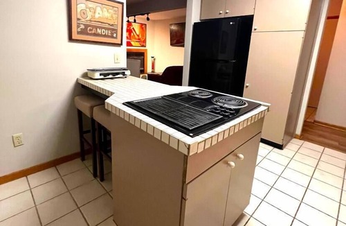 Huron House | Multi-level Large Home-minutes from Cedar Point!
