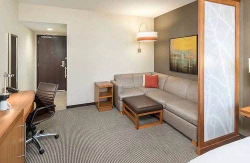 Greenville Downtown Apartment | Museum and Library of Confederate History Tour! On-Site Pool, Pet-friendly!