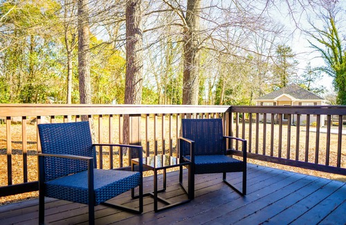 Durham House | Musician Getaway NEW! Duke~King Bed