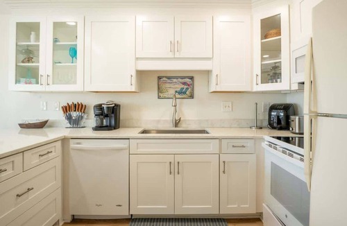 Sneads Ferry House | My Happy Place 2.0 - Intracoastal Views - Quiet Residential Street