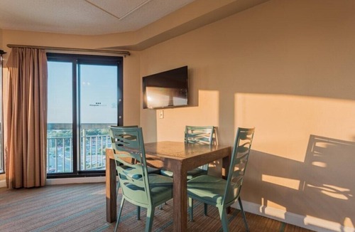 Downtown Myrtle Beach Condo | Myrtle Beach | Beach Boardwalk Stay | Pool & Beach