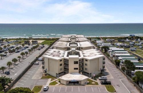 Emerald Isle Apartment | Mystic Sands
