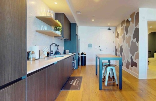 Rainey Street Historic District Apartment | Natiivo 12th flr condo with two balconies, full kitchen & rooftop pool, gym