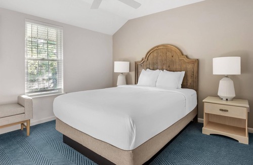 Sea Scape Hotel | Nature-Focused 4BR Loft Suite: In-Room Laundry near Kitty Hawk Woods Reserve