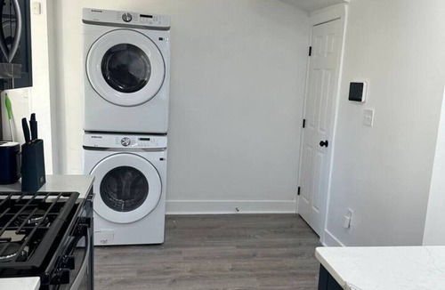 Randle Highlands House | Near Capitol Hill w/parking & 2 kitchens sleeps 12
