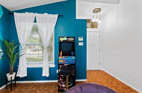 Round Rock House | Near Kalahari, Cowboy Pool, Arcade, King Beds, Grill , Large Patio, Firepit