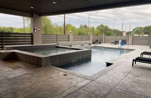 Barker Hotel | Near Katy Mills | Free Breakfast. Pool. Bar + Gym