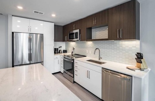 Woodmont Triangle Apartment | Near NIH | Full Kitchen | Central Farm Market Nearby | by GLS