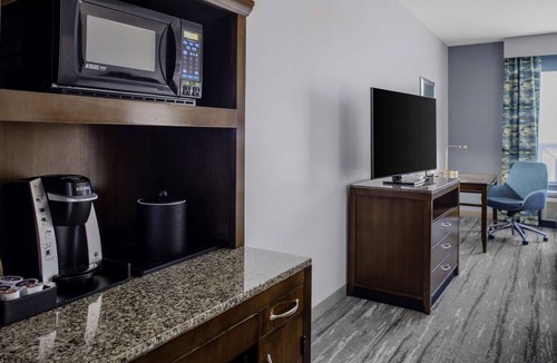 Charleston Hotel | Near Ravenel Bridge | Pool. Bar & Dining