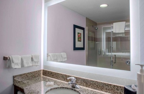 Charleston Hotel | Near Ravenel Bridge | Pool. Bar & Dining