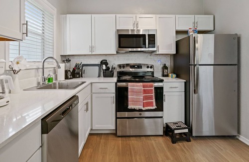 Milwood Apartment | Near the Domain | 2 BR Private Balcony | Fireplace