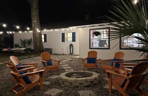 Gainesville House | Near UF - Cozy Stay - Kitchen - Washer/Dryer