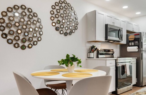 Brentwood Apartment | Near UT, Dining, Bars│Dog-Friendly in Brentwood w/Parking│Just Remodeled!