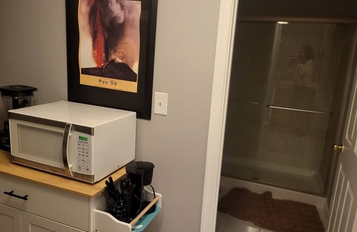 Milford Mill Apartment | Neat and Discreet-my cul-da-sac is where it's at!