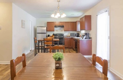 Columbus House | Neighboring Fort Benning: The Modern Guest House Sleeps 13!