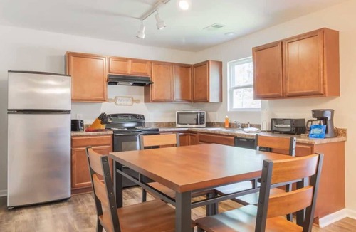 Columbus House | Neighboring Fort Benning: The Modern Guest House Sleeps 13!