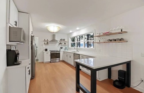 Wise House | NEW💥180 Degree Views! On the Point💥 Large Dock, Amazing Fishing💥Renovated!