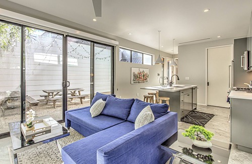Bouldin House | New 2 BDRM Home I Mins to DT Walk to Shops & More